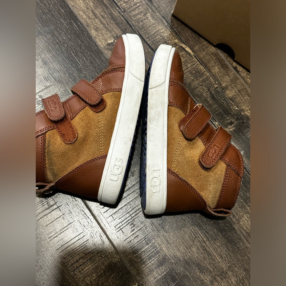UGG Boys shoes - Picture 5 of 6